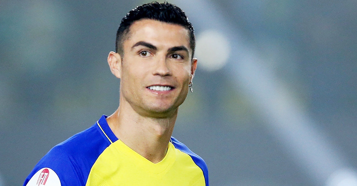 رد رونالدو على فوز النصر في المباراة ، حيث سجل الهدف 921 في مسيرته.