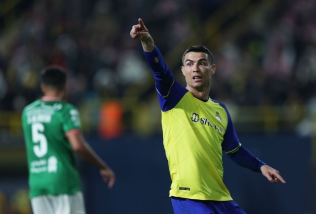 رد كريستيانو رونالدو البالغ من العمر 40 عاما على ثنائيته في مباراة دوري المحترفين السعودي