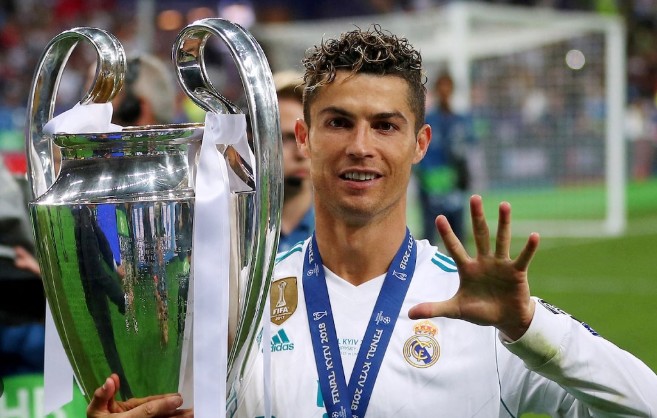 خسر النصر فرصته في الفوز بدوري المحترفين ، ولم يفز رونالدو بلقب منذ 2.5 سنة